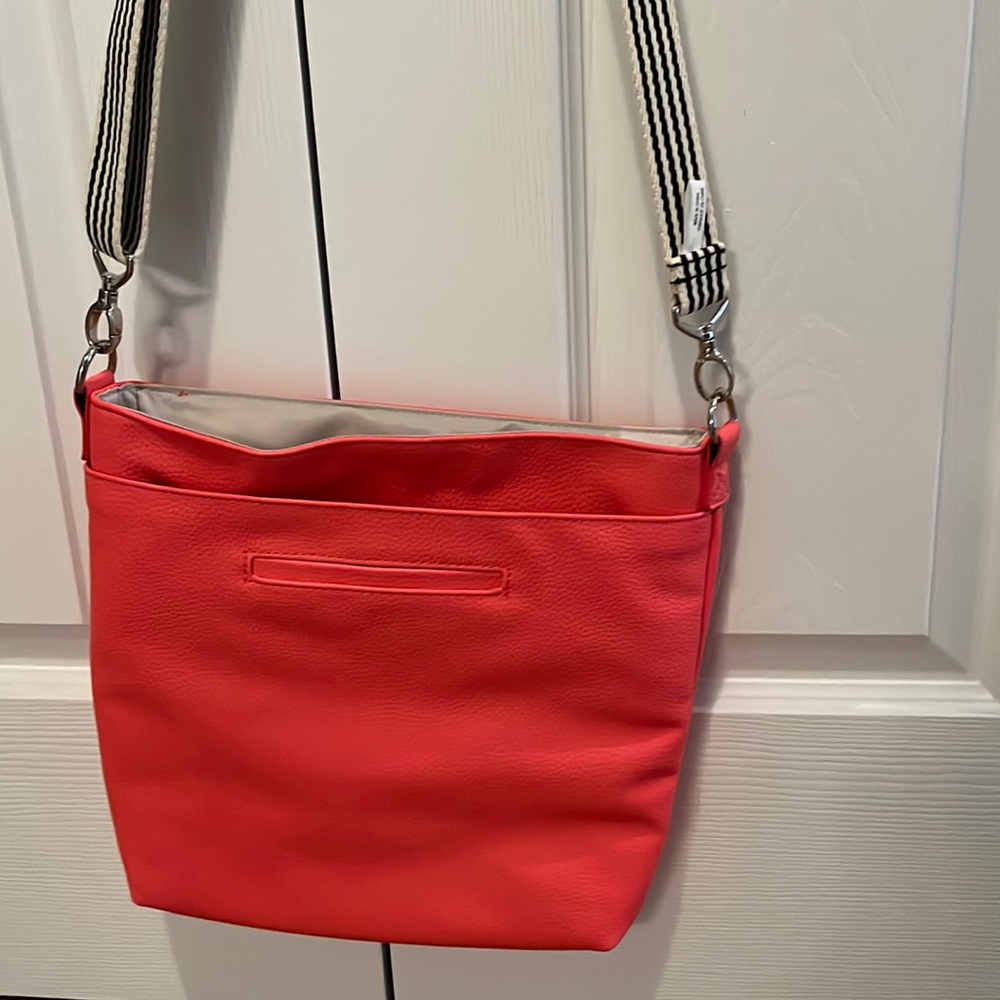 Thirty one Beautiful coral purse with adjustable strap